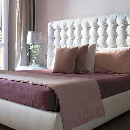 Konukevi Le Quattro Dame Luxury Roma